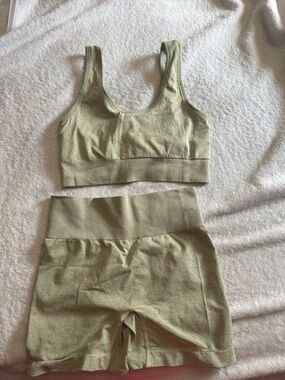 Seamless Olive Green Crop Sports Bra and Shorts Workout Set